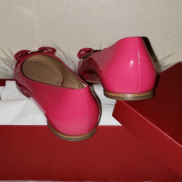 SALVATORE FERRAGAMO VARINA PATENT LEATHER FLATS - Picture 5 of 8